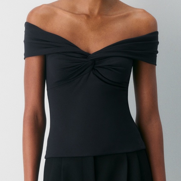 Aritzia Tops - Aritzia Original Contour Twist Off-shoulder Top